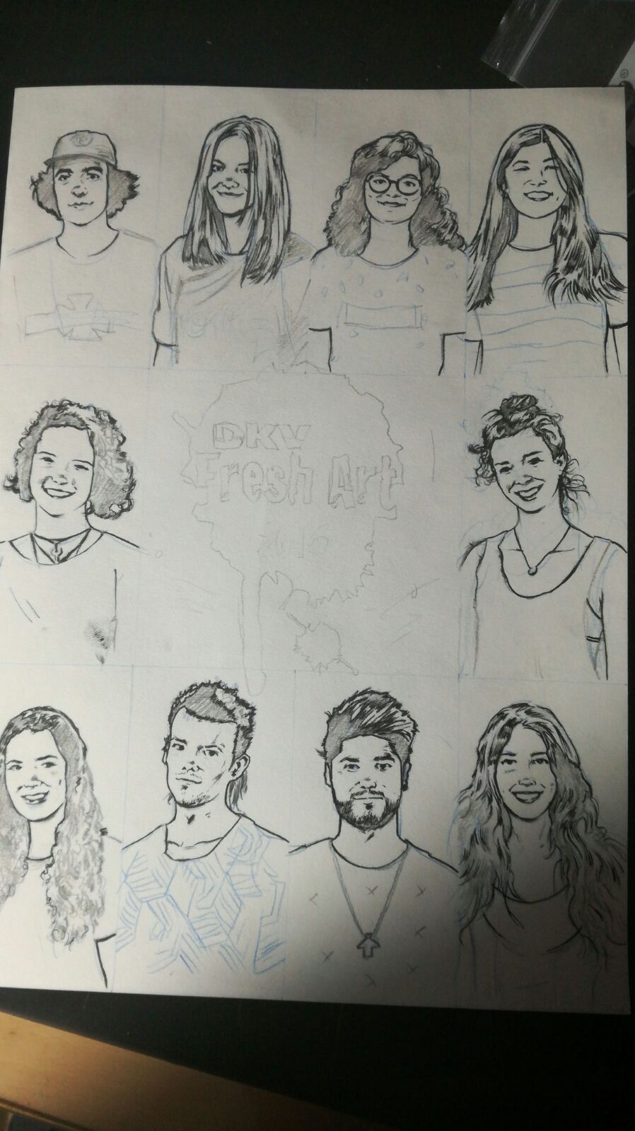 Detalle del proceso de dibujo y entintado de los retratos del alumnado de DKV Fresh Art