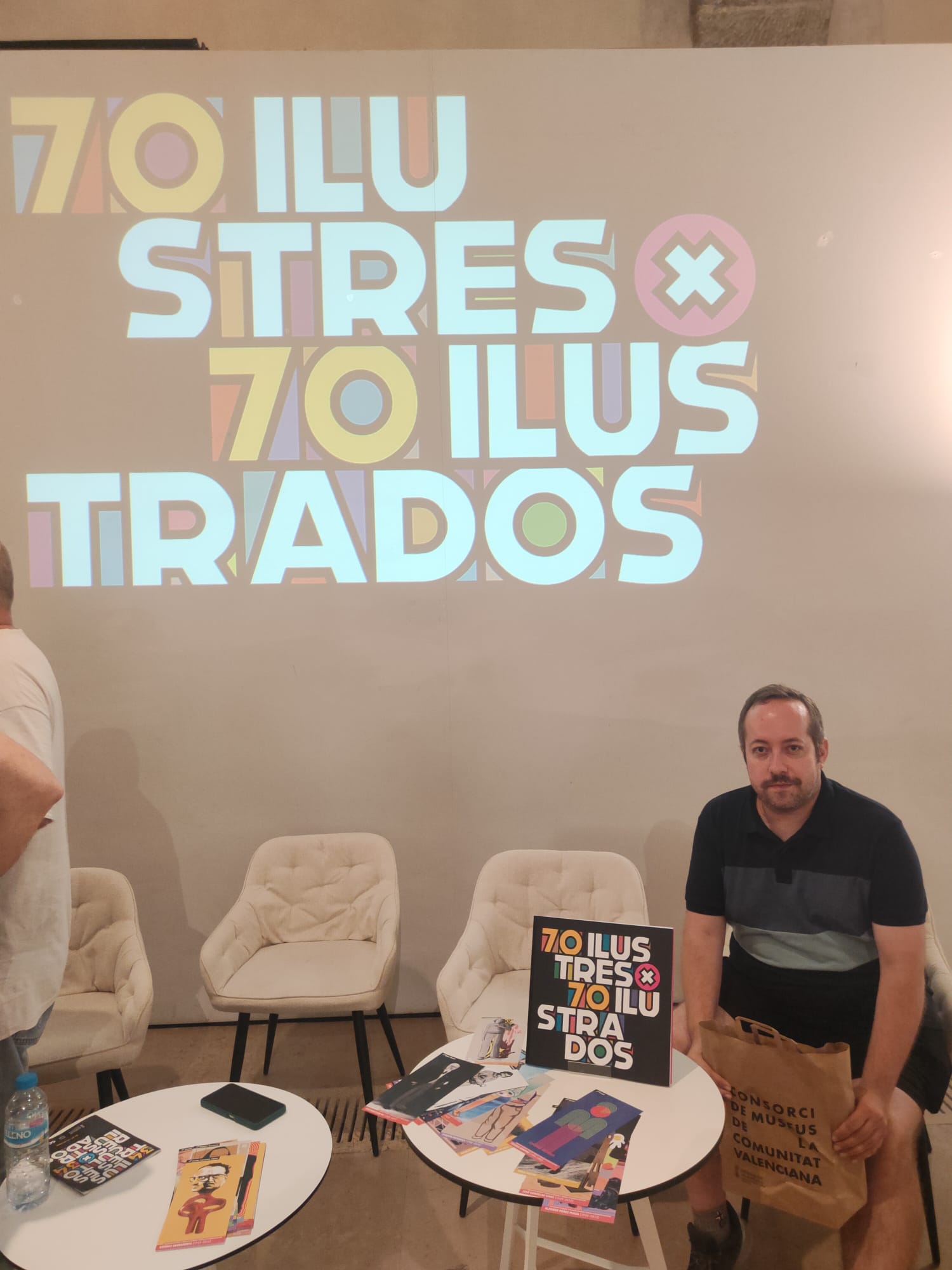 Vicente Perpiñá durante la presentación del catálogo 70 Il·lustres x 70 Il·lustrats