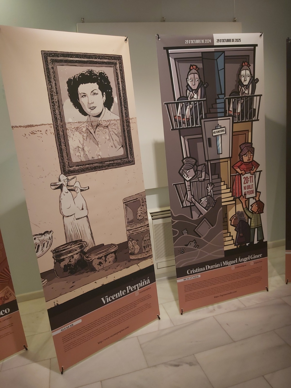 Panel expositivo de Vicente Perpiñá con su ilustración para La DANA: un any després