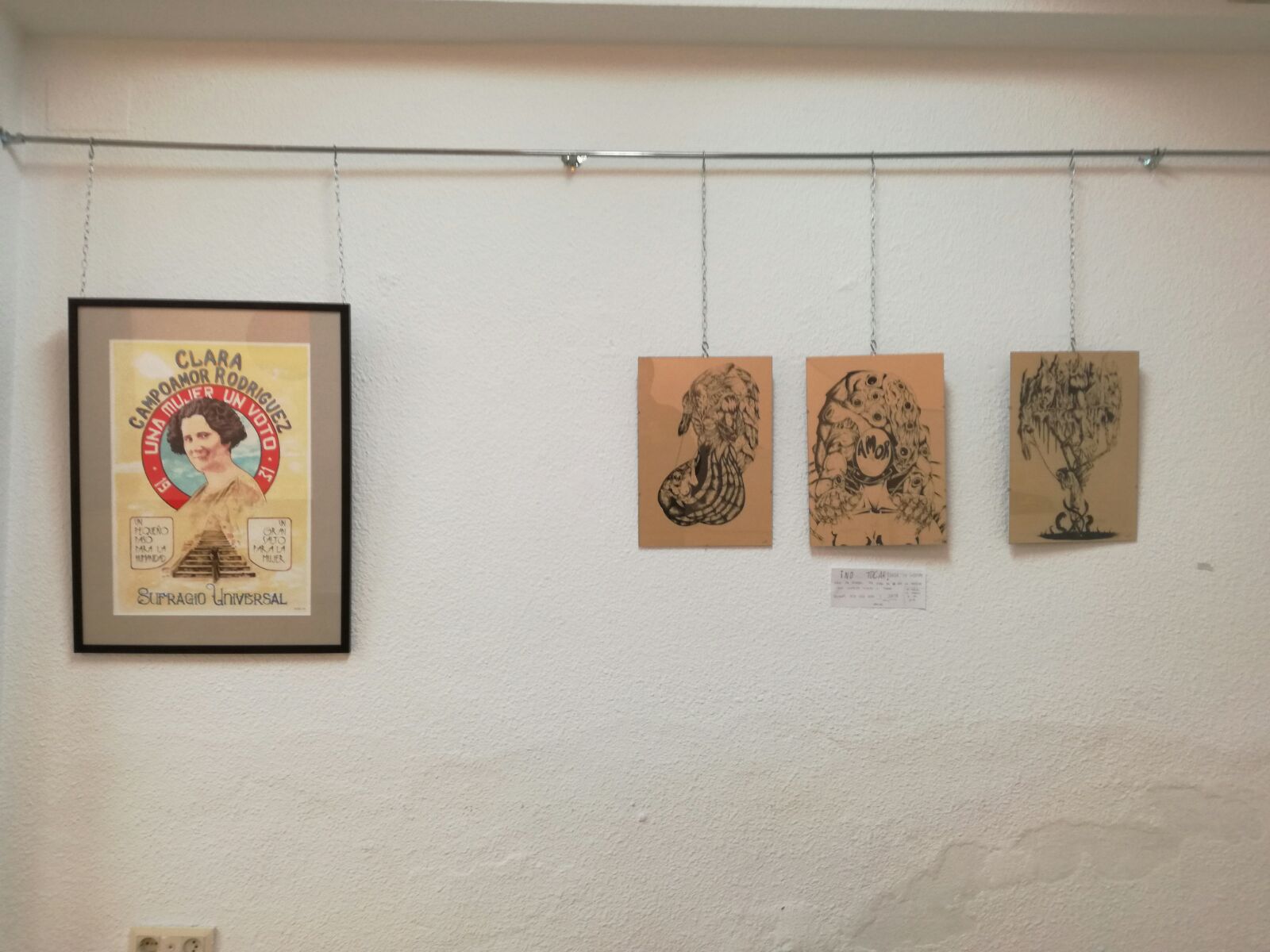 Ilustración de Clara Campoamor instalada en [Insertar Feminismo Aquí]