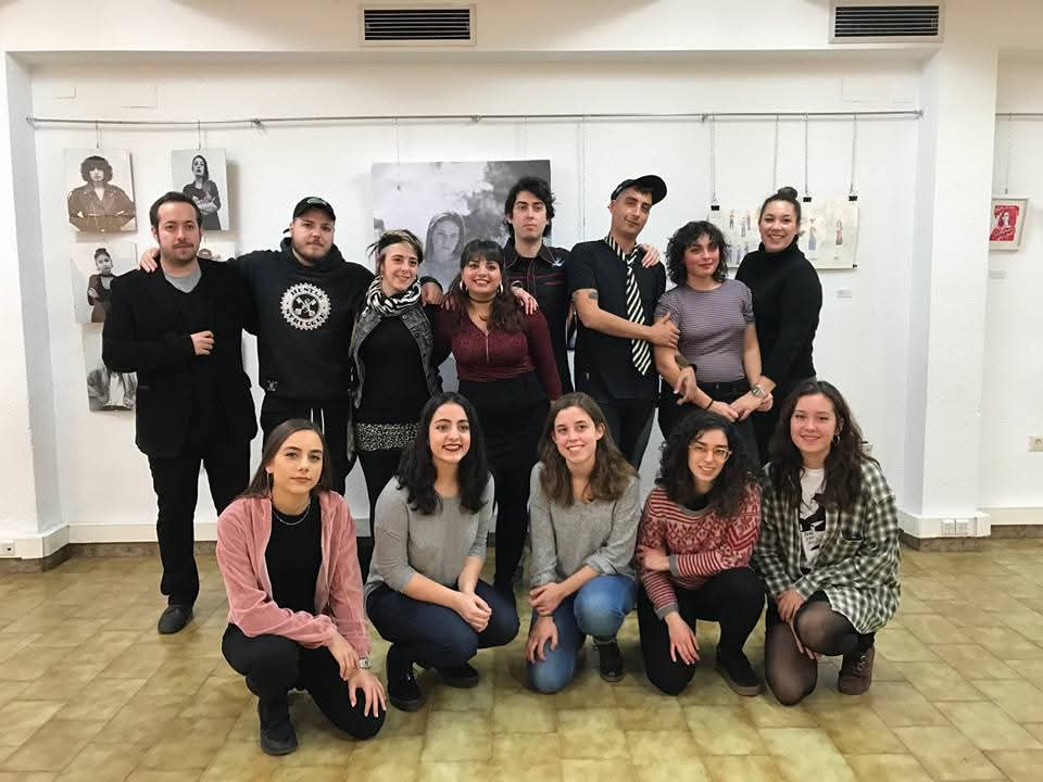 Fotografía de grupo de participantes de la exposición [Insertar Feminismo Aquí]