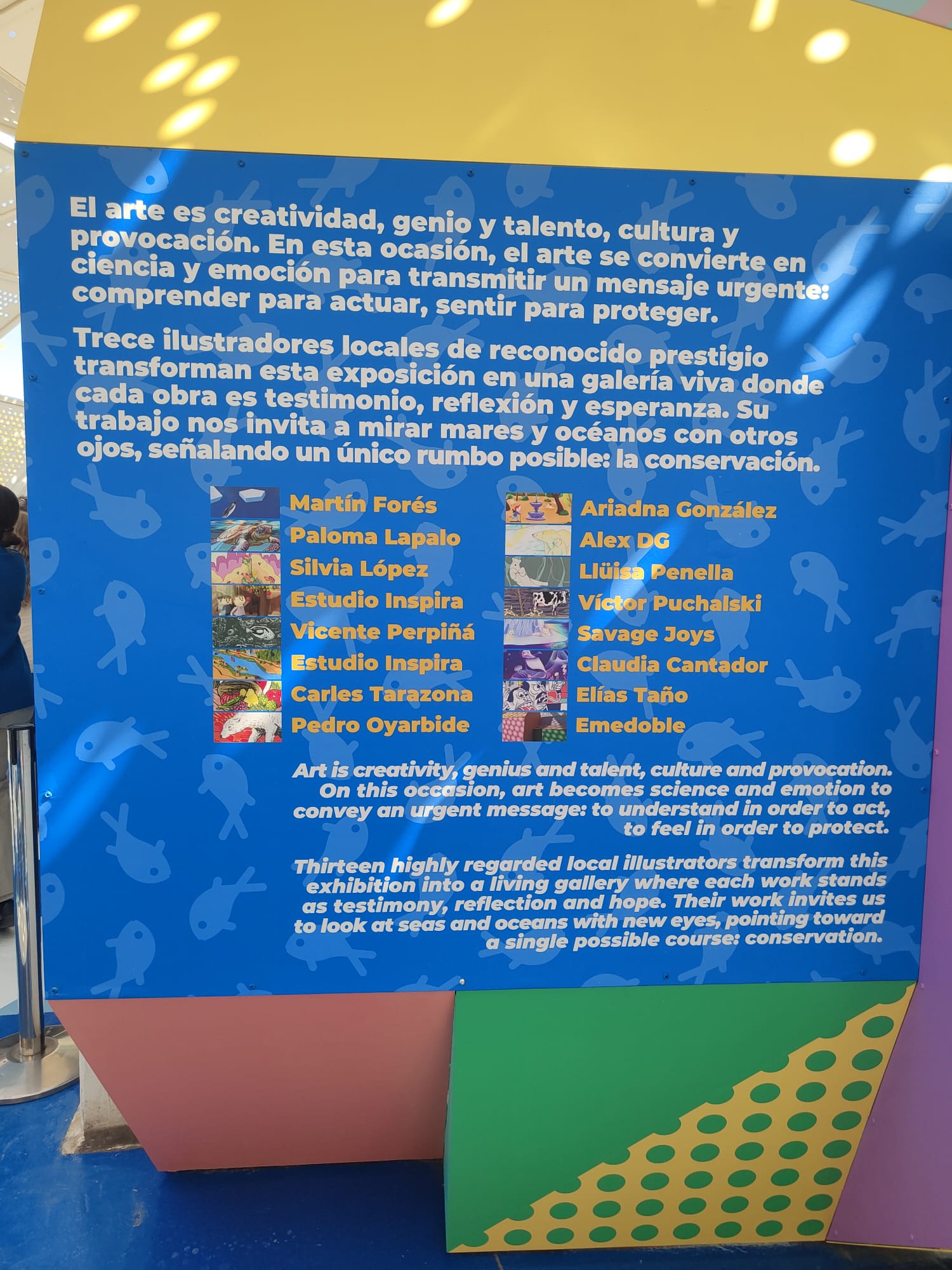 Panel explicativo de la exposición con la relación de ilustradores participantes, incluido Vicente Perpiñá